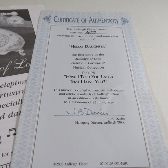 HEIRLOOM PORCELAIN TELEPHONE "HELLO DAUGHTER” Message Of Love - Music Box - Picture 12 of 16